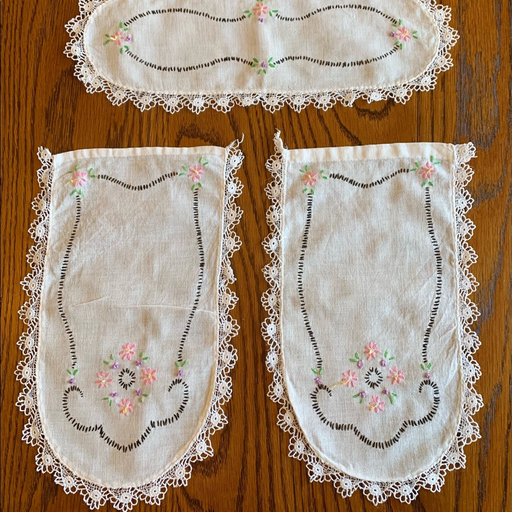3 PC VINTAGE crochet dresser set, white with trim